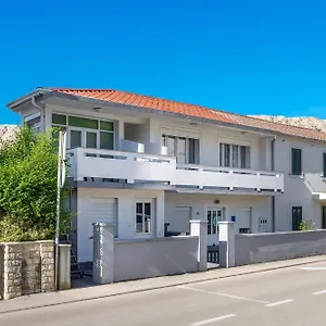 Nada & Ivan With Terrace Apartment Baška