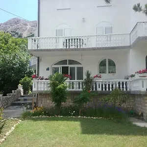 Put Apartment Baška